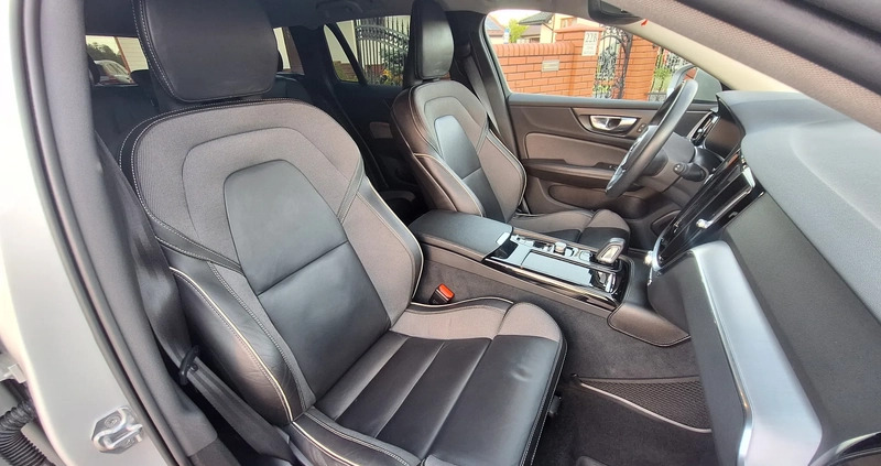 Volvo V60 cena 129900 przebieg: 80120, rok produkcji 2020 z Jędrzejów małe 301